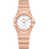 Réplique Montre Omega Constellation Manhattan Quartz 25 mm avec cadran en nacre et diamant en or rose pour femme 131.50.25.60.55.001