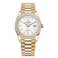 Réplique Montre Rolex Day-Date en or jaune avec cadran blanc et lunette en diamant pour femme M128348RBR-0047