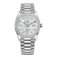 Réplique Montre pour femme Rolex Day-Date en or blanc avec cadran en nacre et lunette en diamant M128349RBR-0004