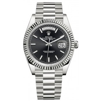 Réplique Montre Rolex Day-Date 40 en or blanc 18 carats avec cadran noir pour homme M228239-0004