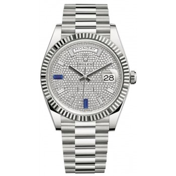 Réplique Montre pour homme Rolex Day-Date 40 en or blanc 18 carats avec cadran pavé de diamants et de saphirs M228239-0049