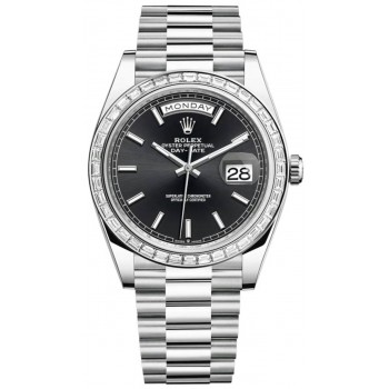 Réplique Montre pour homme Rolex Day-Date 40 avec cadran noir platine et lunette en diamant M228396TBR-0024