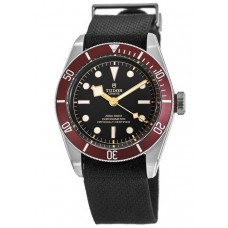 Réplique Montre Tudor Black Bay 41 pour homme avec lunette rouge et bracelet en tissu noir M79230R-0010