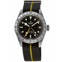 Réplique Montre Tudor Black Bay Pro pour homme avec cadran noir et bracelet en tissu M79470-0002