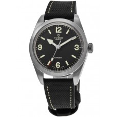 Réplique Montre Tudor Ranger pour homme avec cadran noir et bracelet en caoutchouc M79950-0002