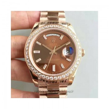 Réplique montre Day-Date 40 228235 Cadran Chocolat Or Rose et Diamants 40MM