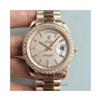 Réplique montre Day-Date 40 228235 Cadran crème en or rose et diamants de 40MM